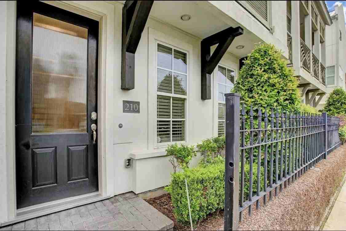 210 E 28th St #NA - Photo 2 of 27