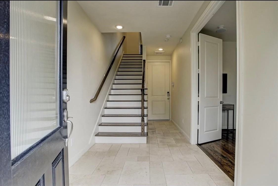 210 E 28th St #NA - Photo 3 of 27