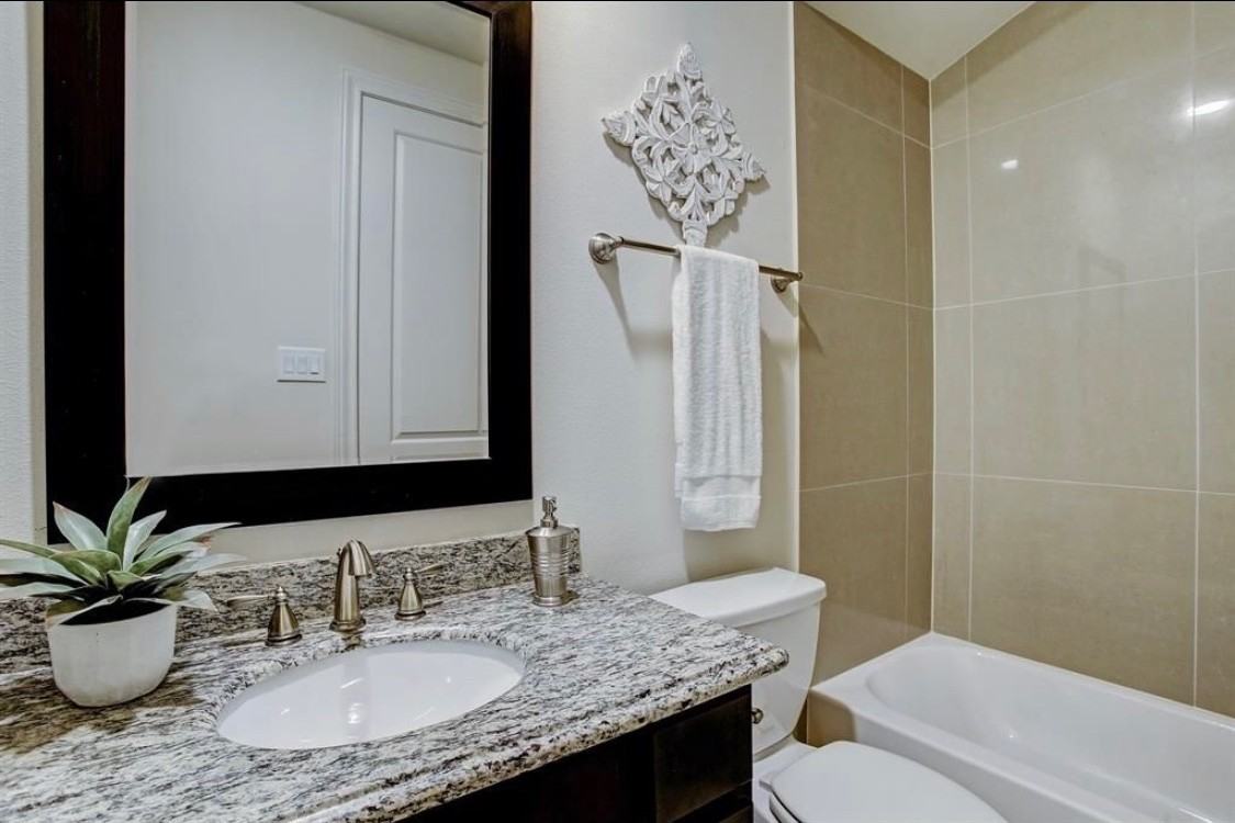 210 E 28th St #NA - Photo 5 of 27