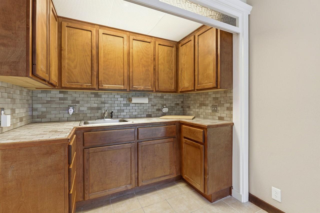 158 Los Robles Dr #NA - Photo 4 of 50