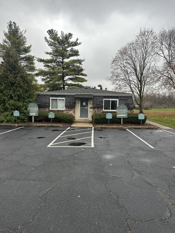 701 Kensard Ct #B9 - Photo 3 of 11