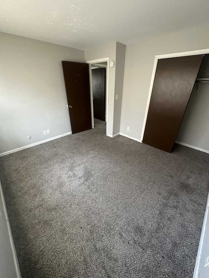 701 Kensard Ct #B9 - Photo 4 of 11