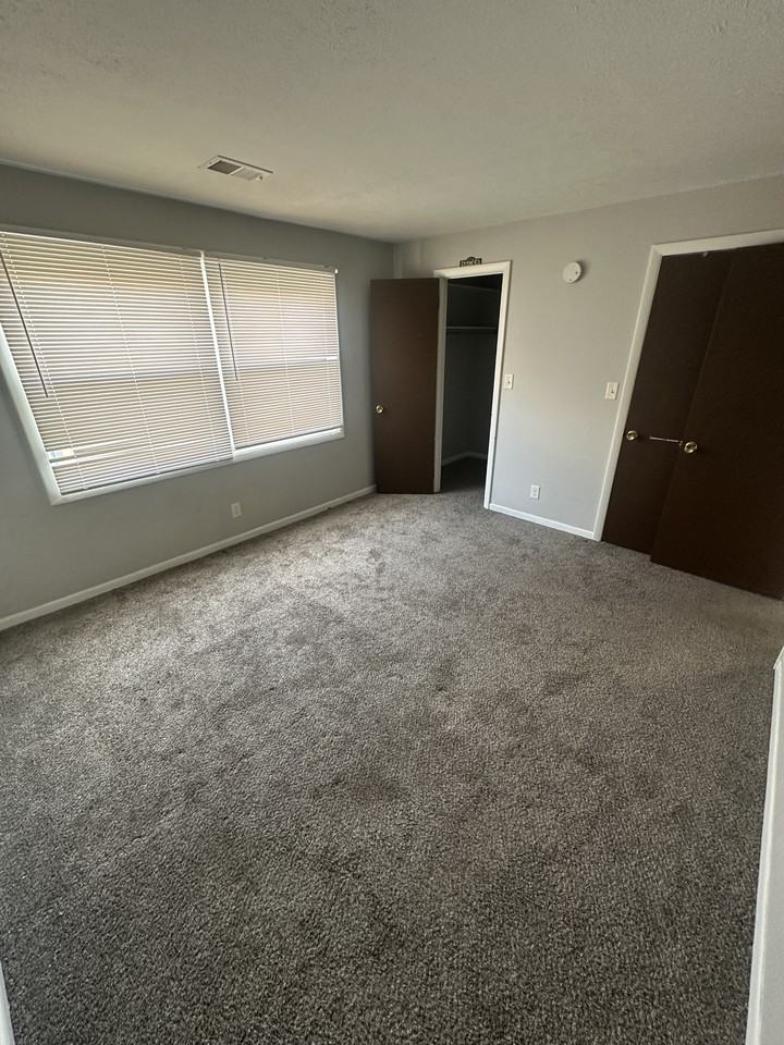 701 Kensard Ct #B9 - Photo 5 of 11