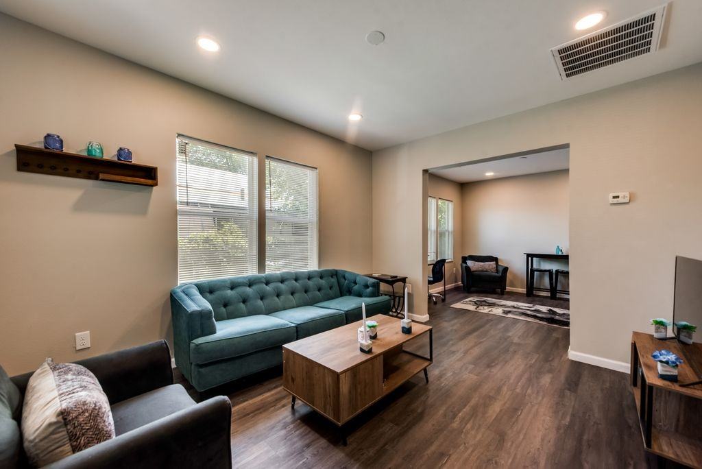 2623 Lenway St #2623 - Photo 2 of 19