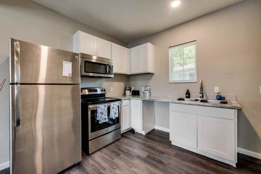 2623 Lenway St #2623 - Photo 3 of 19