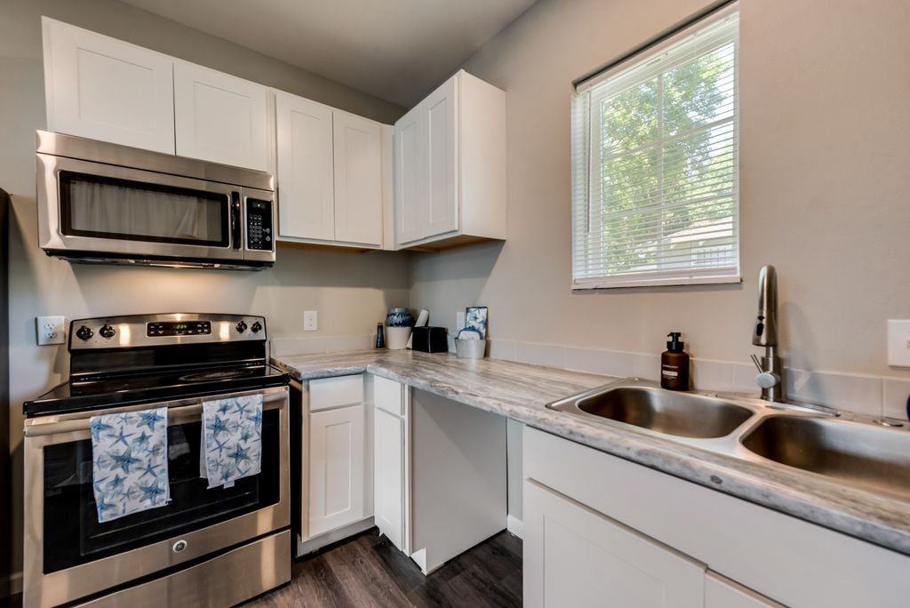 2623 Lenway St #2623 - Photo 5 of 19