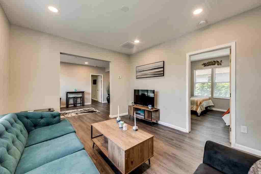 2623 Lenway St #2623 - Photo 6 of 19