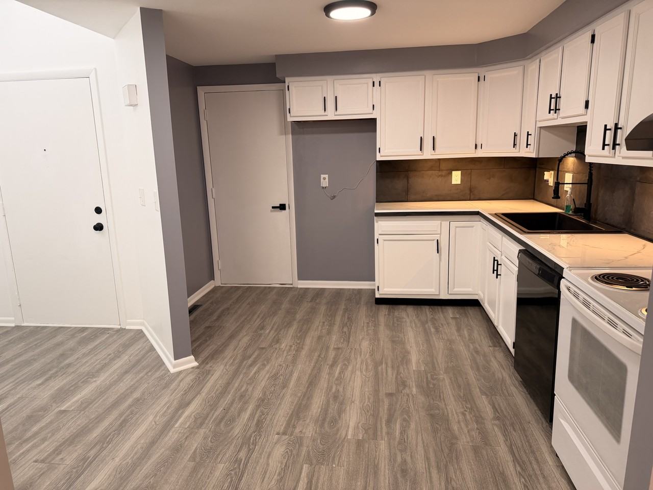 8404 Fathom Dr #NA - Photo 2 of 14