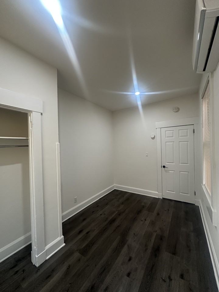 527 41st St #1F - Photo 6 of 10