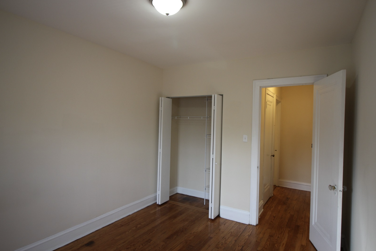 2320 W Granville Ave #3 - Photo 5 of 9