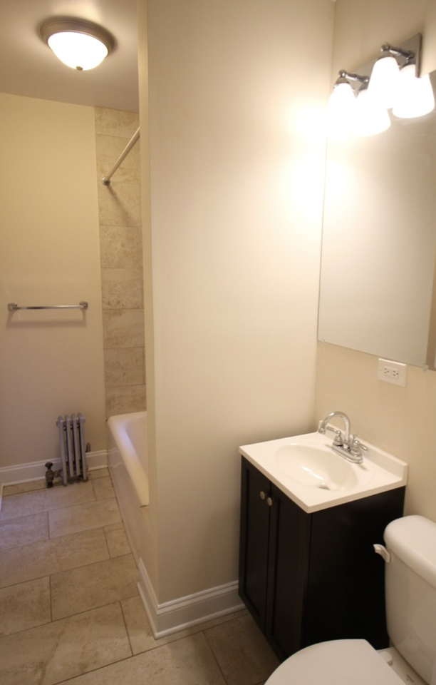 2320 W Granville Ave #3 - Photo 7 of 9