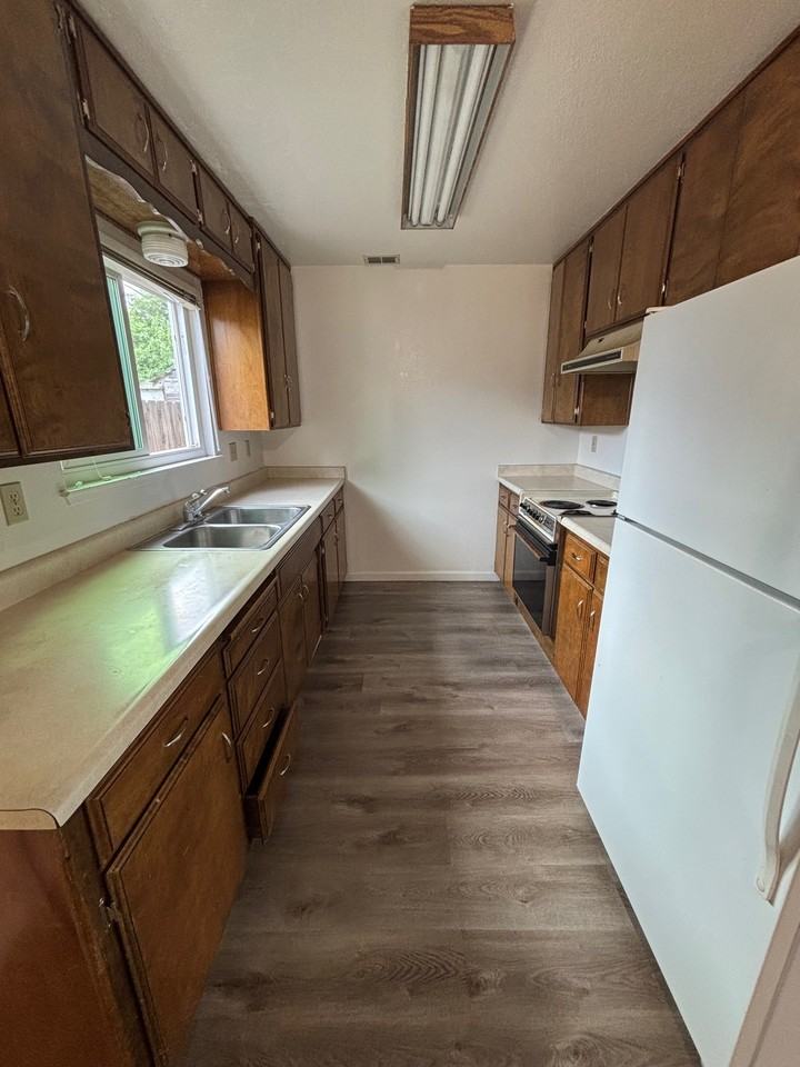 410 Pine St #1 - Photo 3 of 11