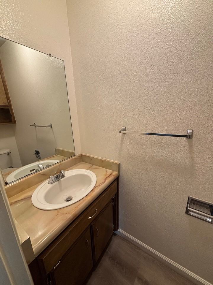 410 Pine St #1 - Photo 4 of 11