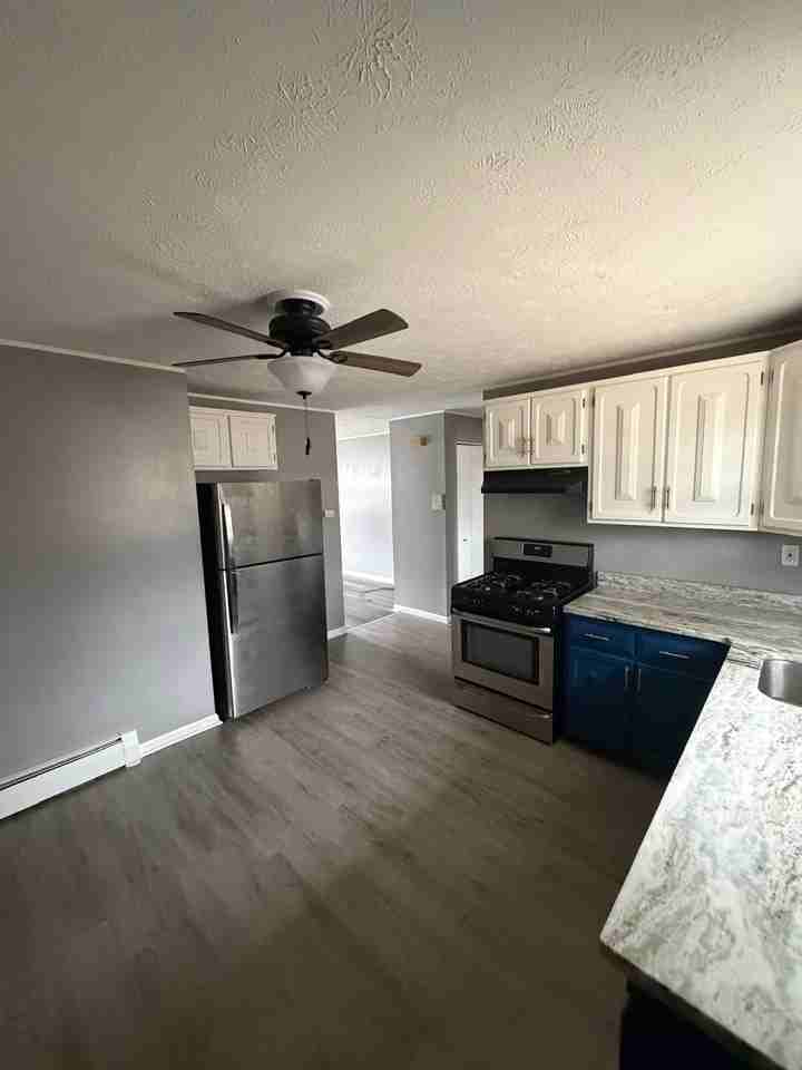 1081 Blue Hills Ave - Photo 4 of 11