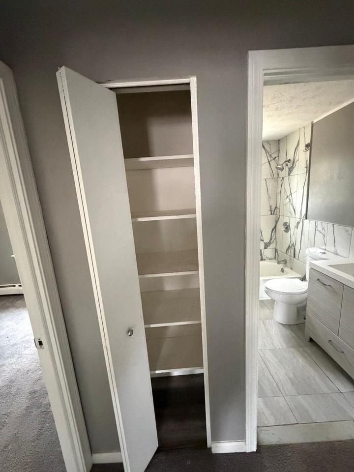 1081 Blue Hills Ave - Photo 6 of 11