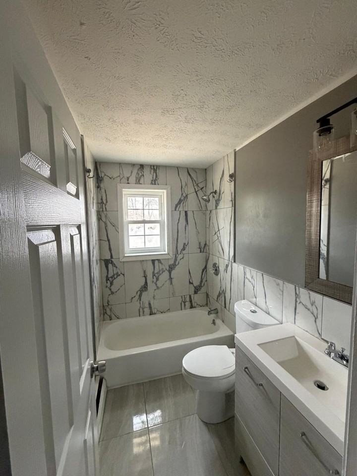 1081 Blue Hills Ave - Photo 7 of 11