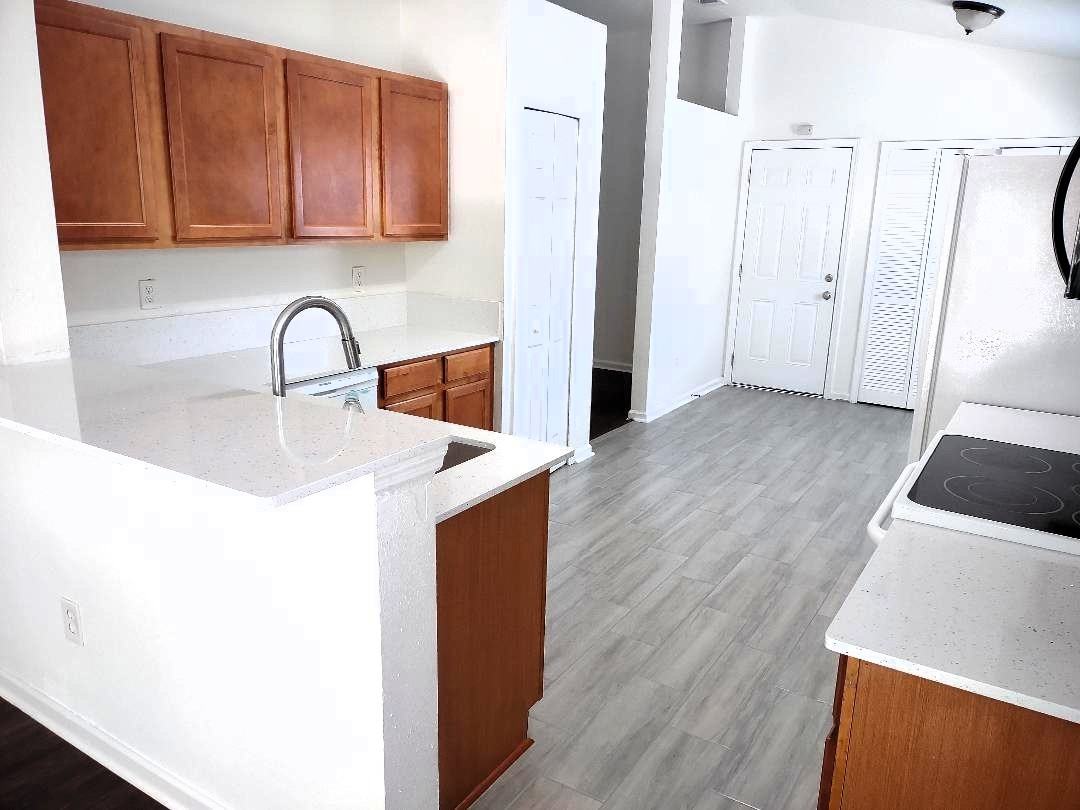 10207 Normandy Cove St #NA - Photo 5 of 8