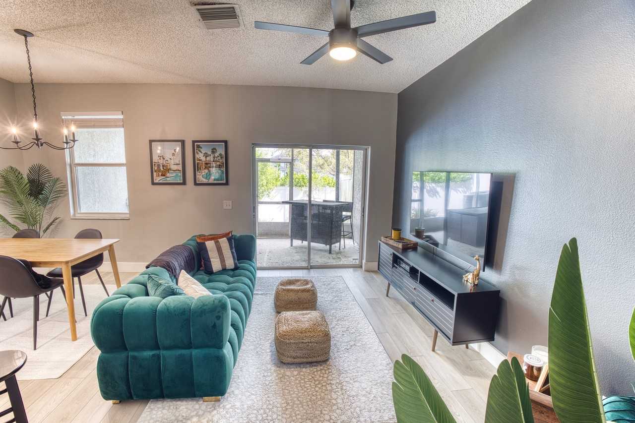 671 Vallance Way Ne - Photo 3 of 29