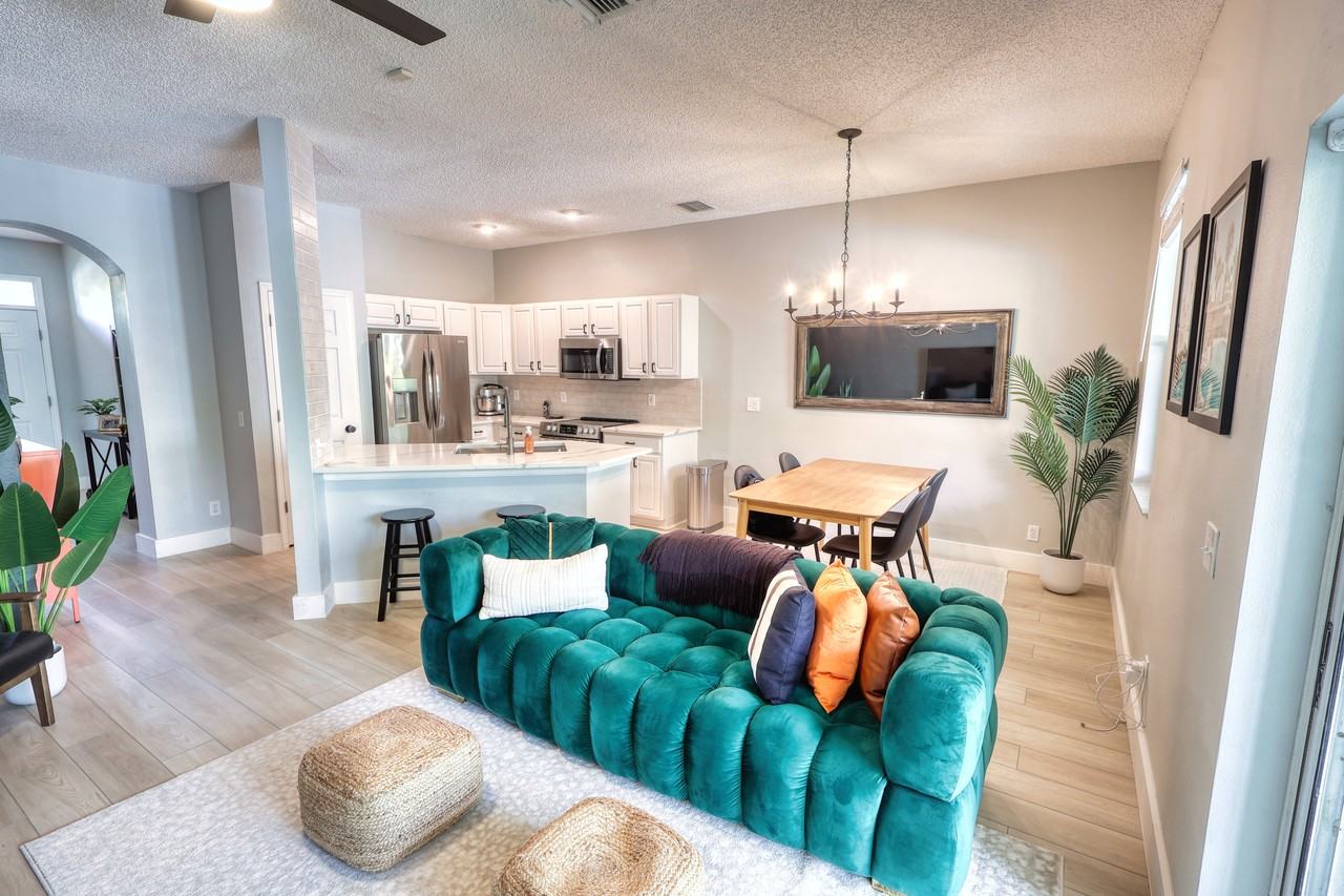 671 Vallance Way Ne - Photo 4 of 29