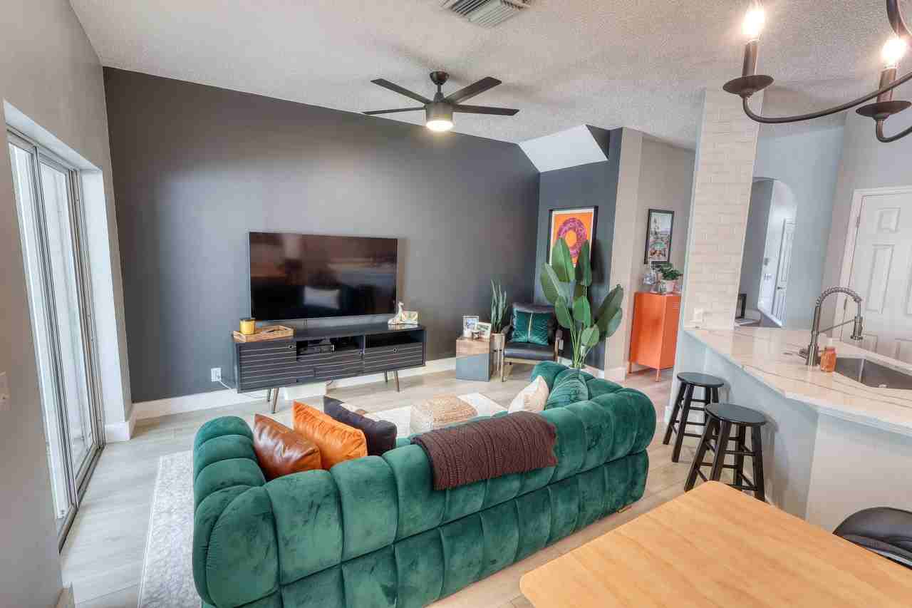 671 Vallance Way Ne - Photo 5 of 29