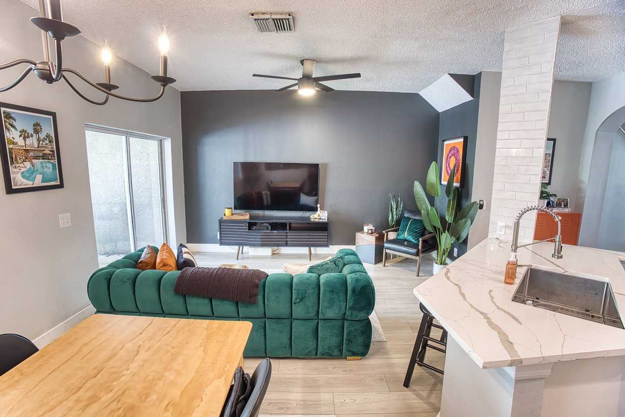 671 Vallance Way Ne - Photo 6 of 29