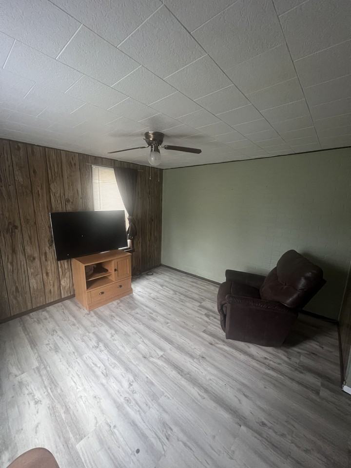 422 1st Ave N #NA - Photo 6 of 8