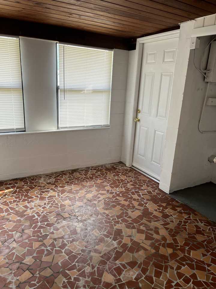 1005 Lexington St #1005 - Photo 3 of 10