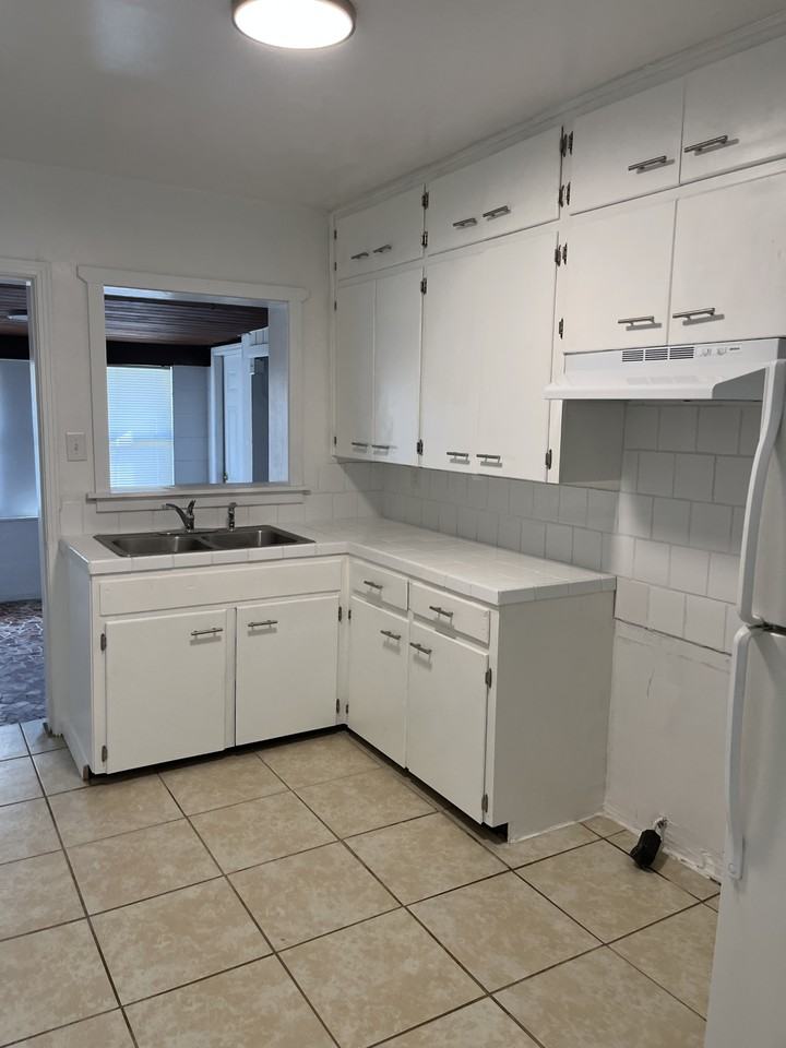 1005 Lexington St #1005 - Photo 7 of 10