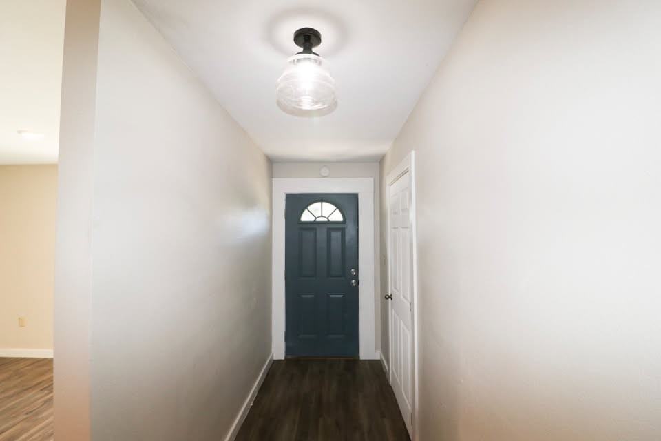 811 W Oak St #NA - Photo 3 of 9