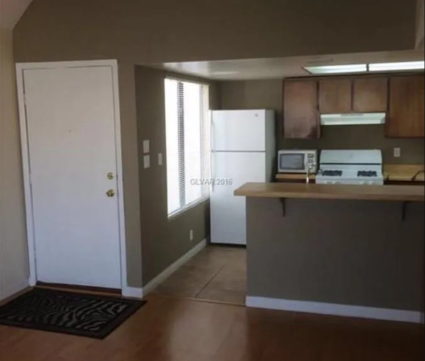 4361 Sanderling Cir #34 - Photo 3 of 7