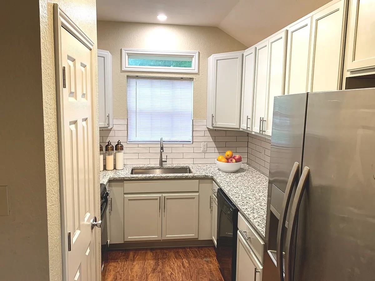 1601 Parkfield Cir #NA - Photo 4 of 9