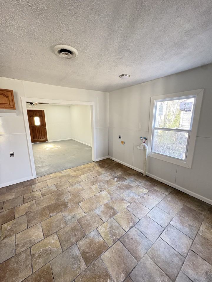 13 Marilyn Ln #NA - Photo 2 of 9