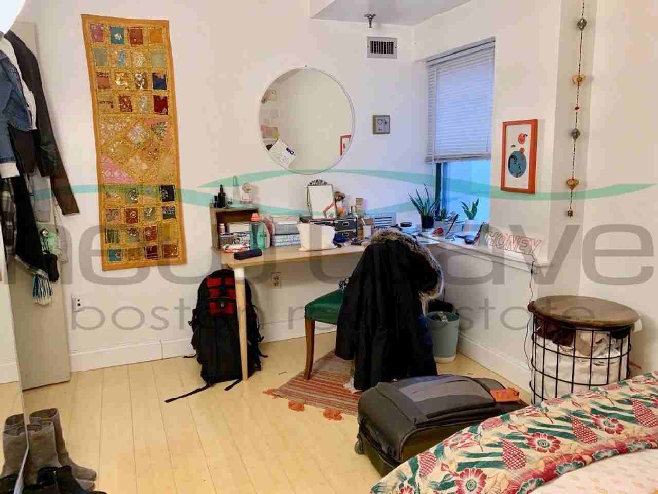 109 Peterborough St - Photo 4 of 8