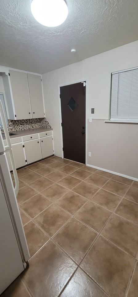 1760 Sw 13th St #NA - Photo 4 of 18