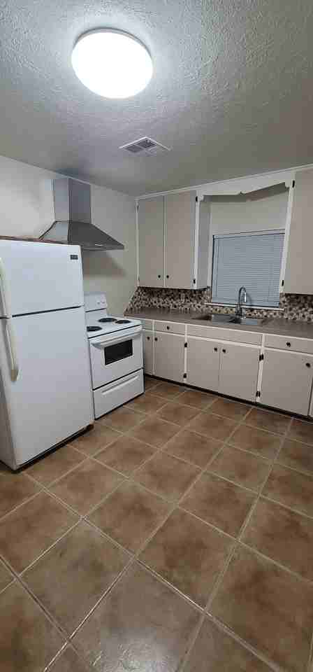 1760 Sw 13th St #NA - Photo 5 of 18