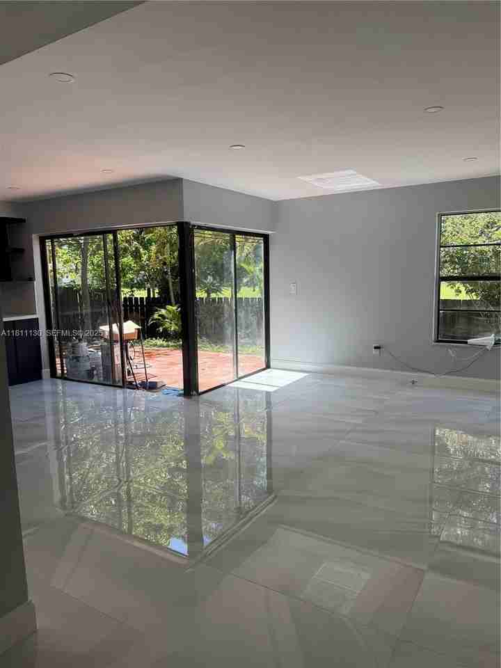 10042 Northwest 4th Lane #10042 - Photo 3 of 17