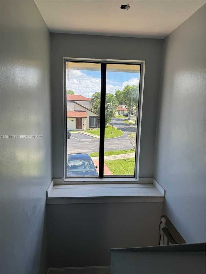 10042 Northwest 4th Lane #10042 - Photo 6 of 17