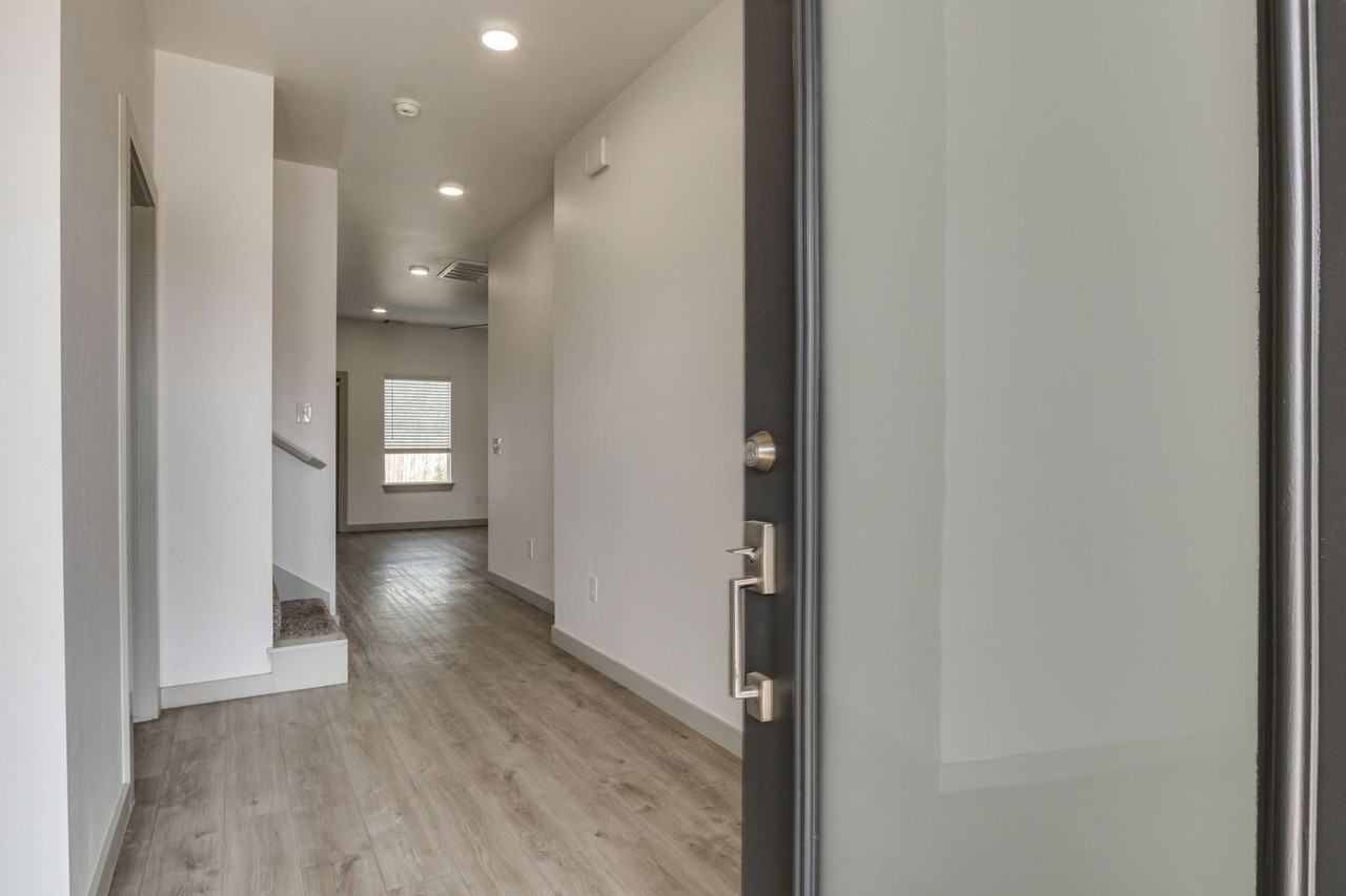 7907 Nw 135th Ter - Photo 7 of 50