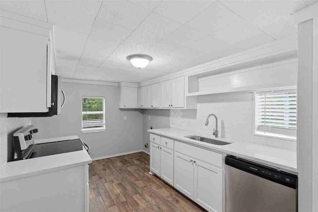 127 E Walker St #1 - Photo 3 of 24