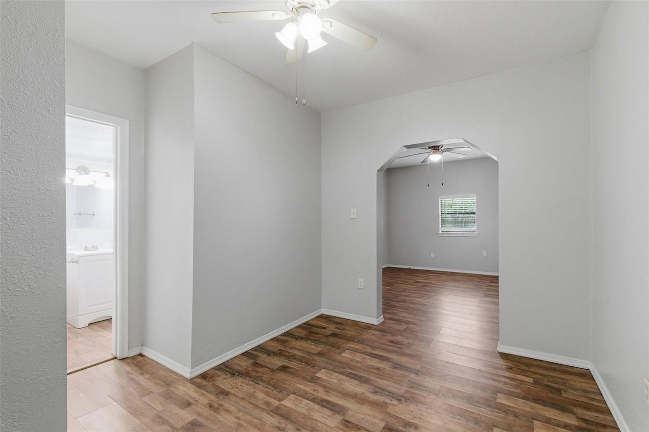 127 E Walker St #1 - Photo 6 of 24