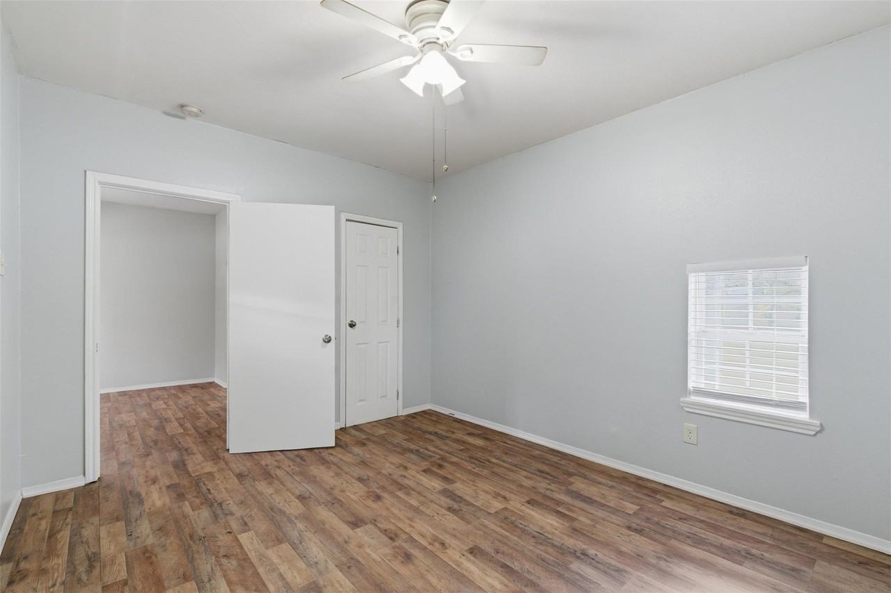 127 E Walker St #1 - Photo 7 of 24