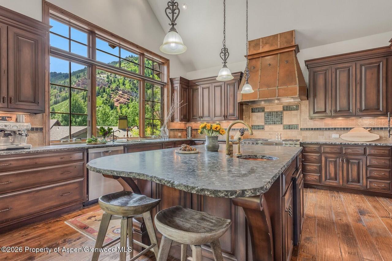 51 Thunderbowl Ln Unit 12 - Photo 4 of 10