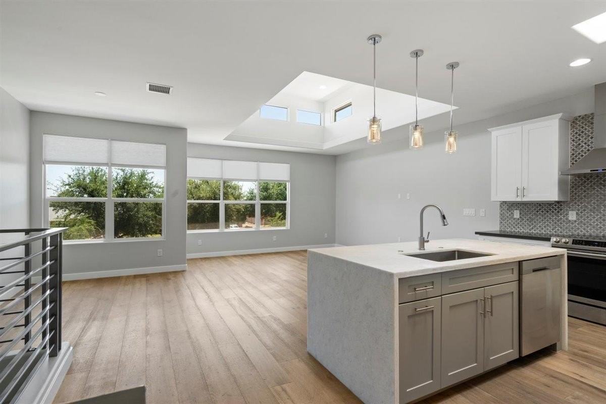 1214 W 5th St Unit 2 - Photo 2 of 26