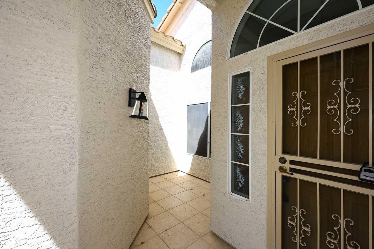 6214 E Virginia St - Photo 5 of 45