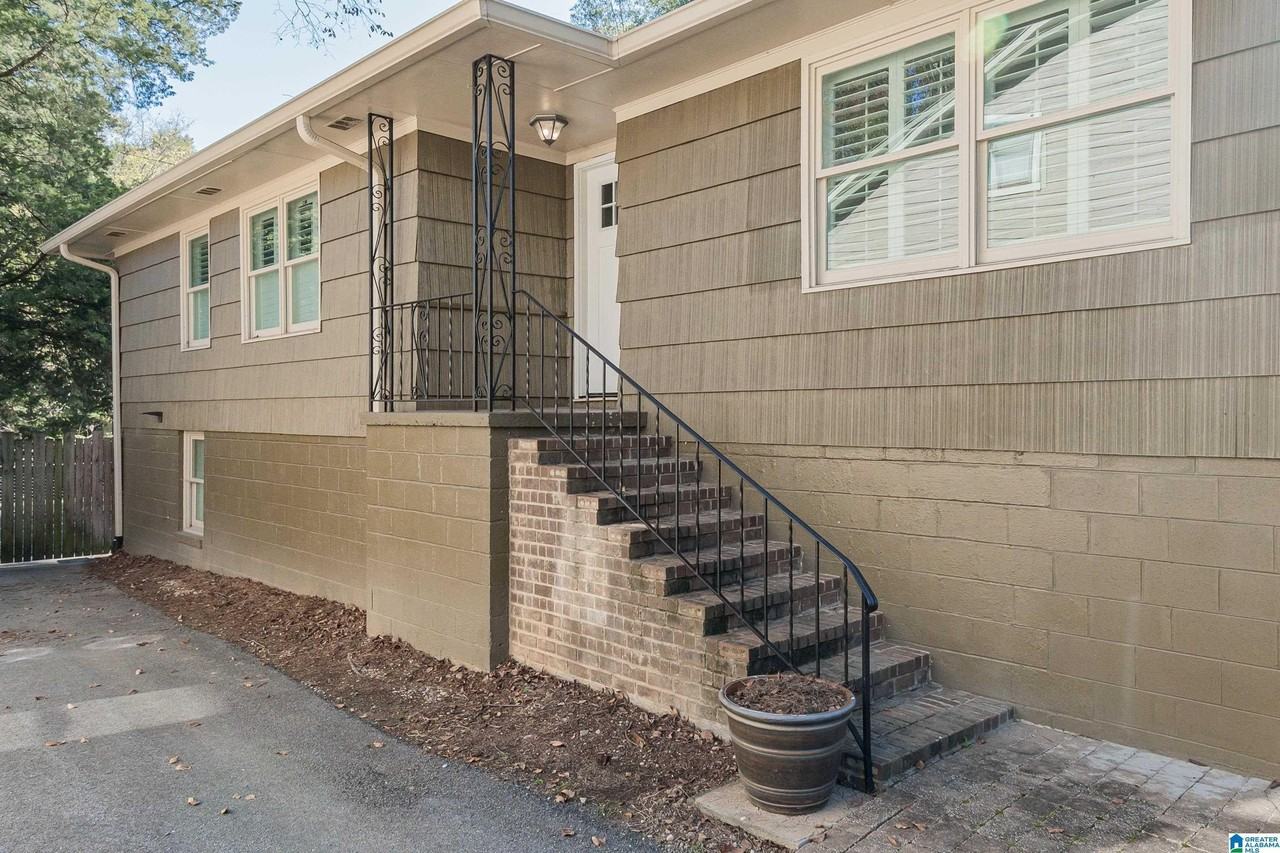 615 Broadway St - Photo 4 of 36