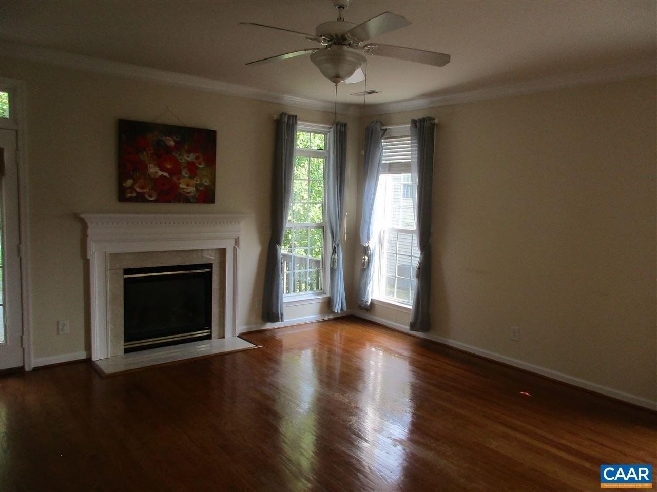 3419 Turnberry Cir - Photo 4 of 17