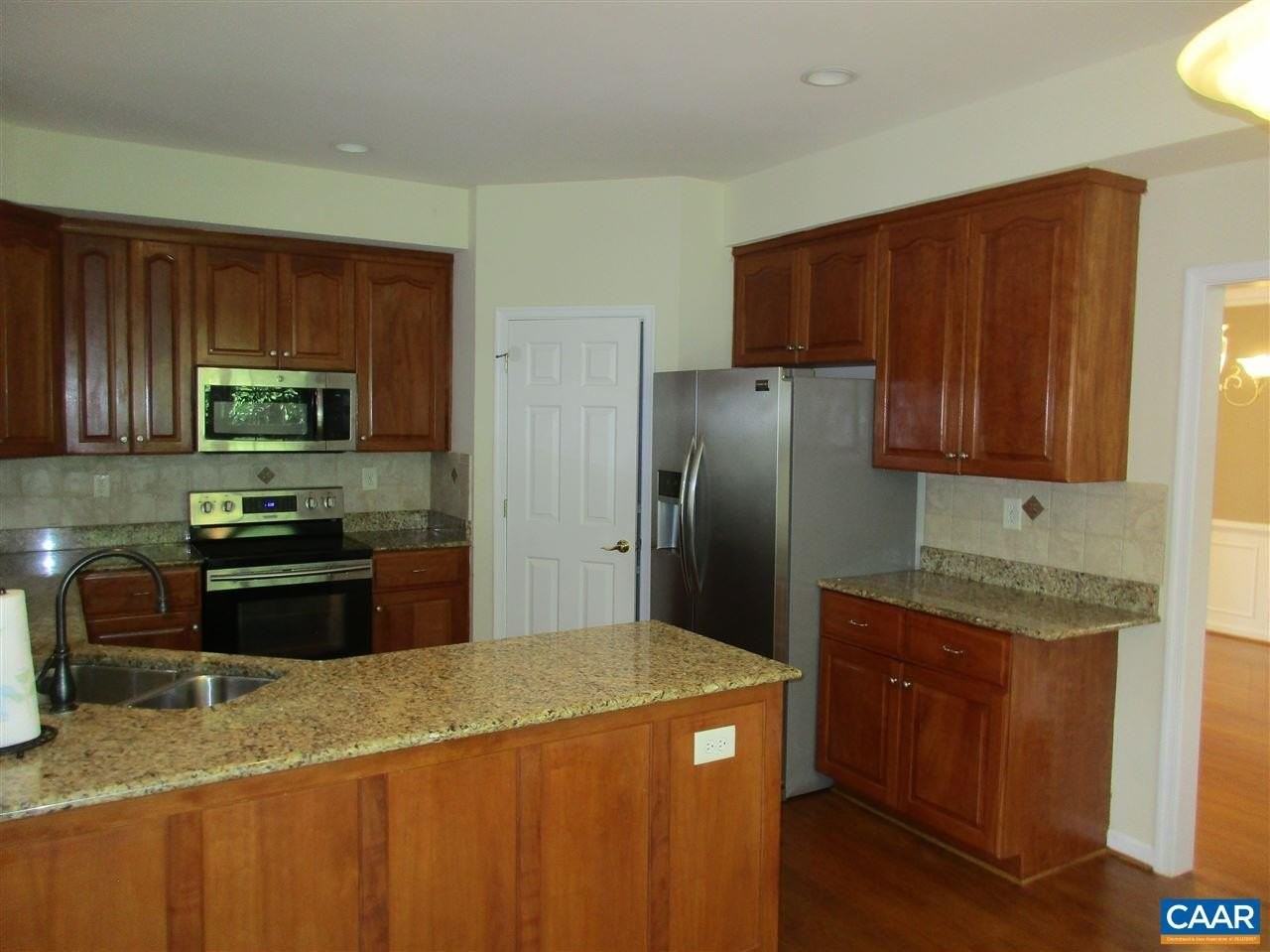 3419 Turnberry Cir - Photo 6 of 17