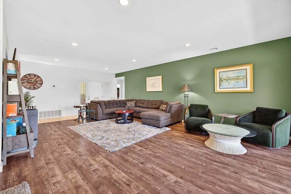 42430 Adams St - Photo 5 of 26