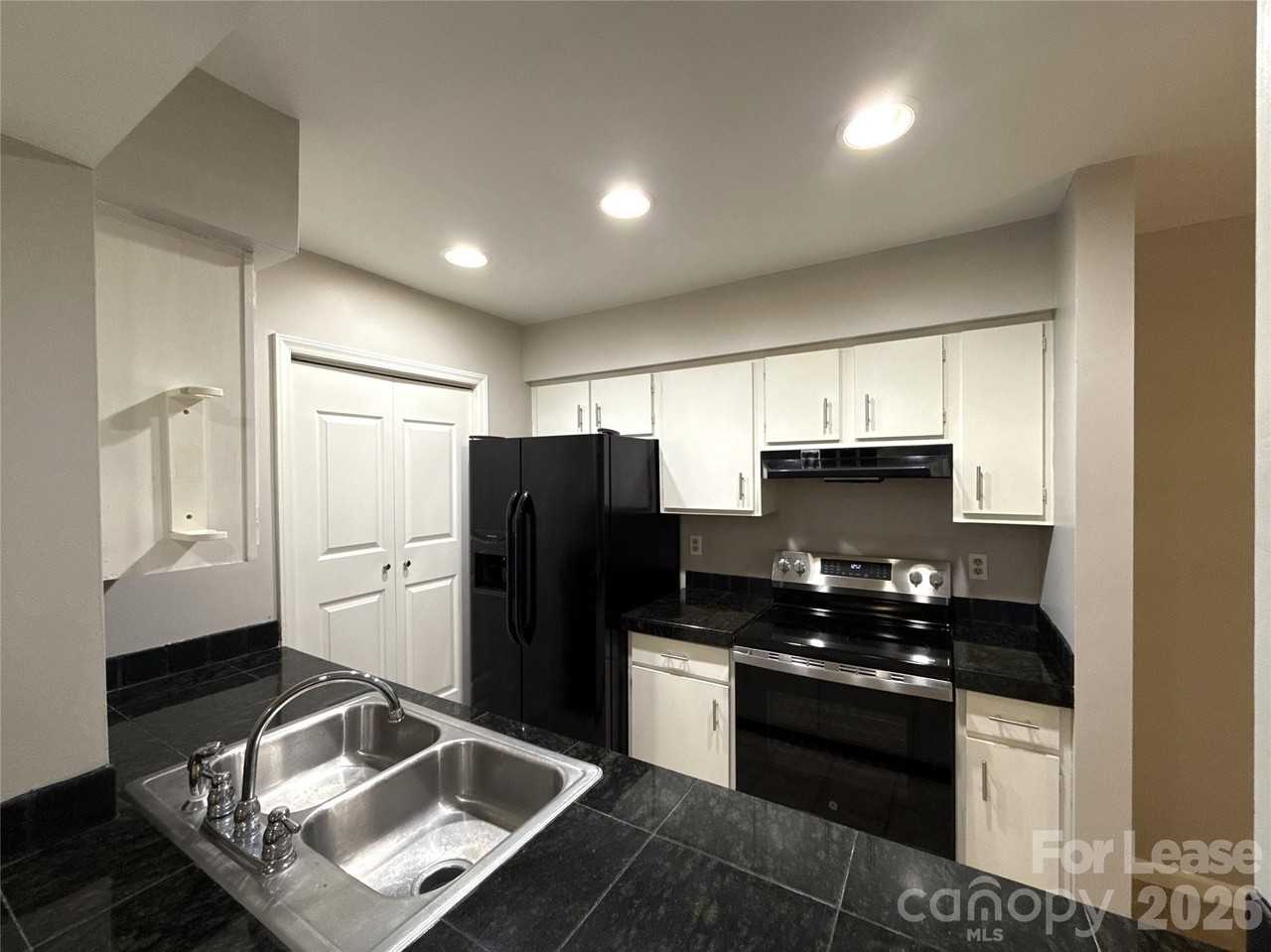 11002 Harrowfield Rd - Photo 7 of 16