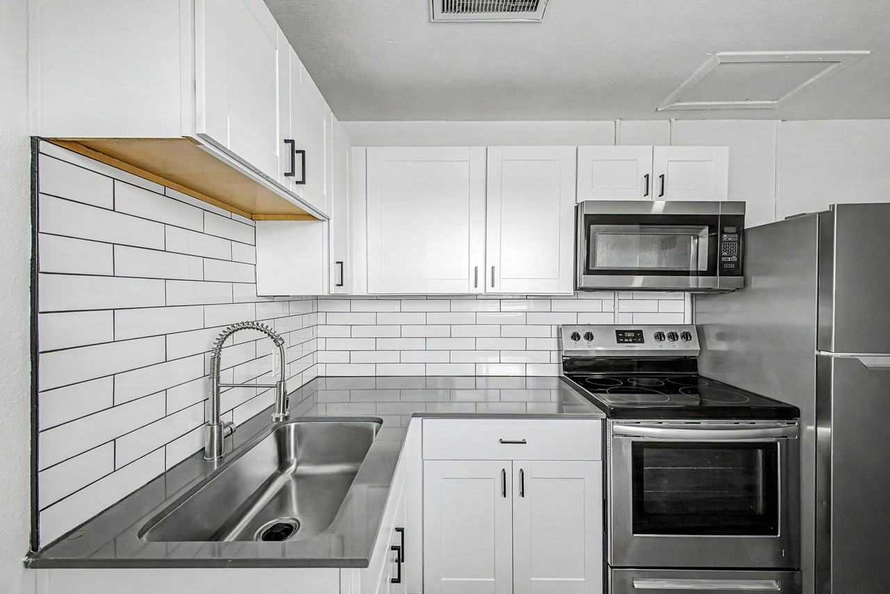 2706 W Missouri Ave #01 - Photo 4 of 25